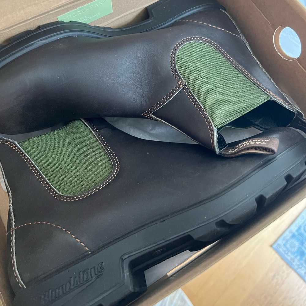 Blundstone NEW w9.5 m7.5 Brown/Olive Chelsea Boot